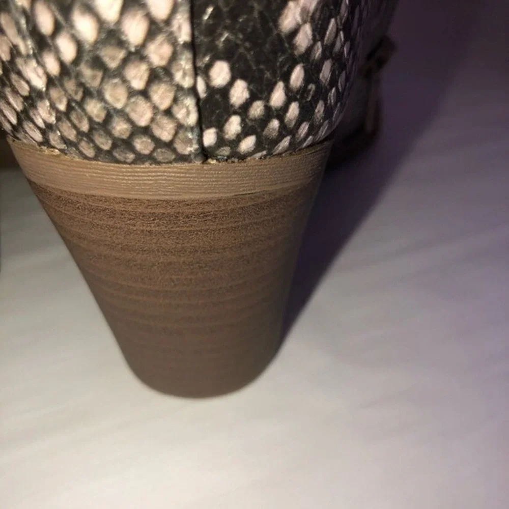 Universal Thread Women's Ankle Boots‎ Size 8.5W